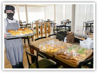 焼きたての自家製パン